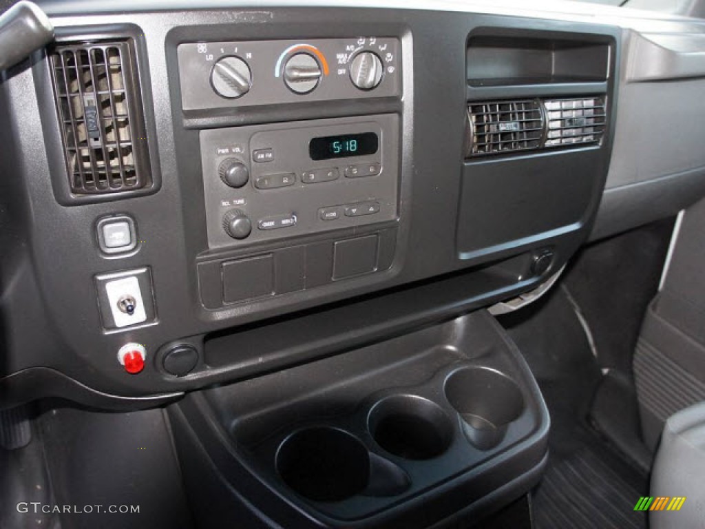 2004 GMC Savana Van 3500 Cargo Controls Photos
