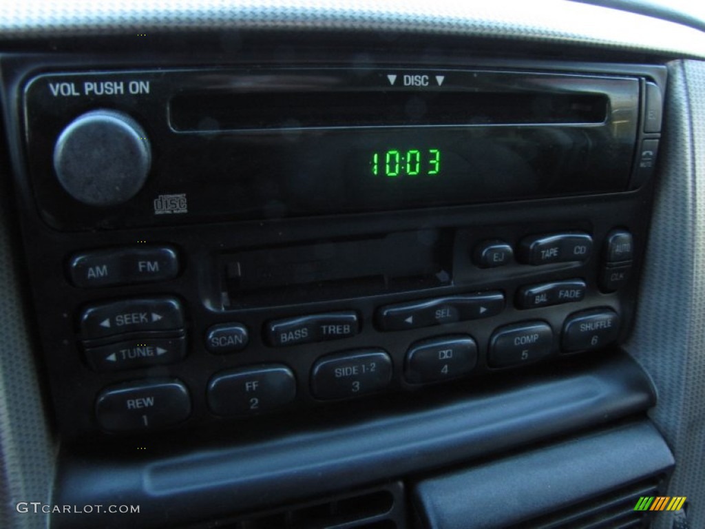 2004 Ford Explorer XLT Audio System Photos