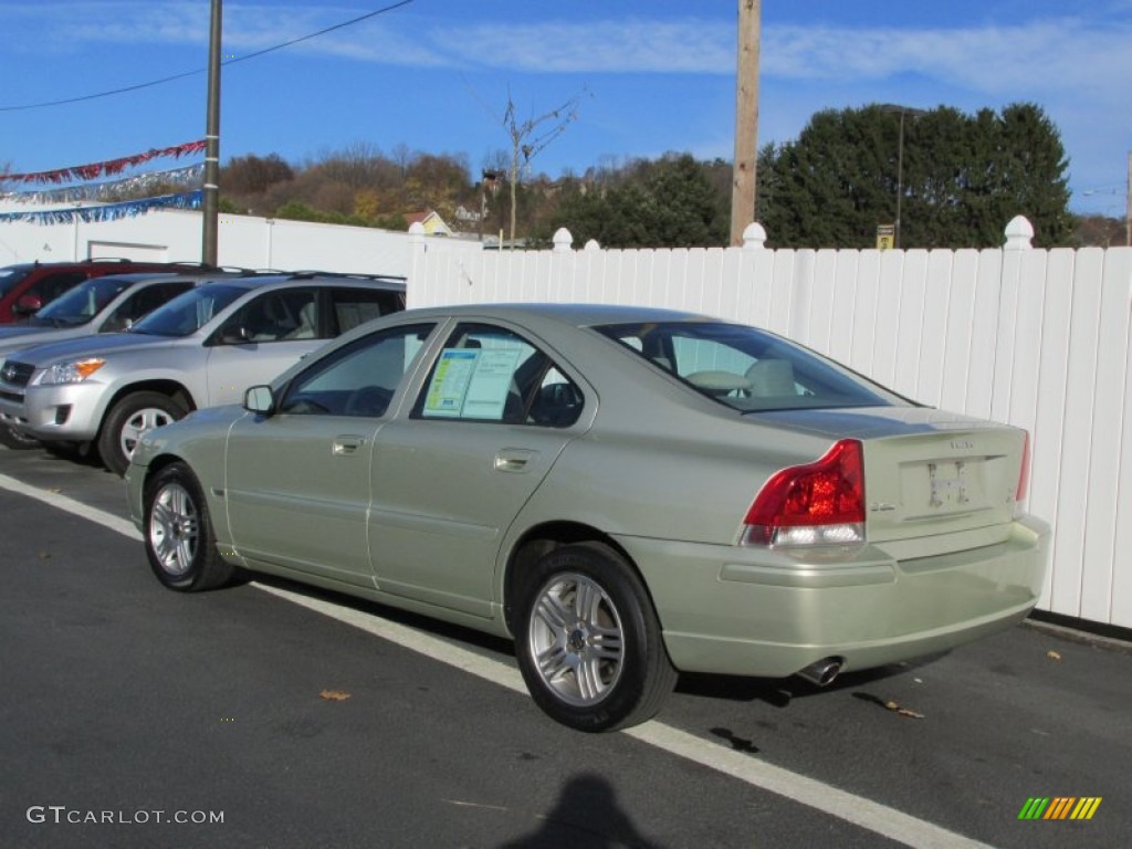 2005 S60 2.5T AWD - Lunar Gold Metallic / Taupe/Light Taupe photo #4