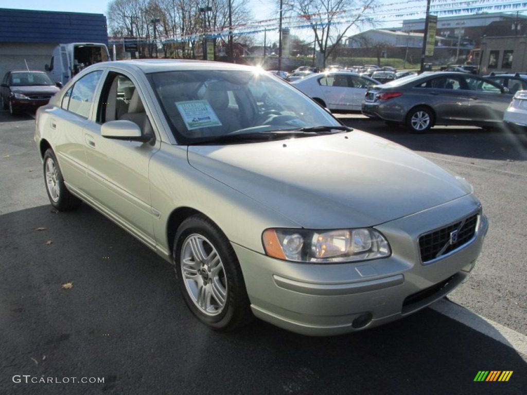 2005 S60 2.5T AWD - Lunar Gold Metallic / Taupe/Light Taupe photo #8