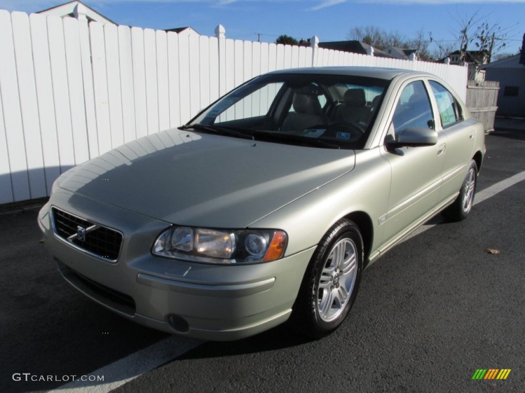 2005 S60 2.5T AWD - Lunar Gold Metallic / Taupe/Light Taupe photo #10