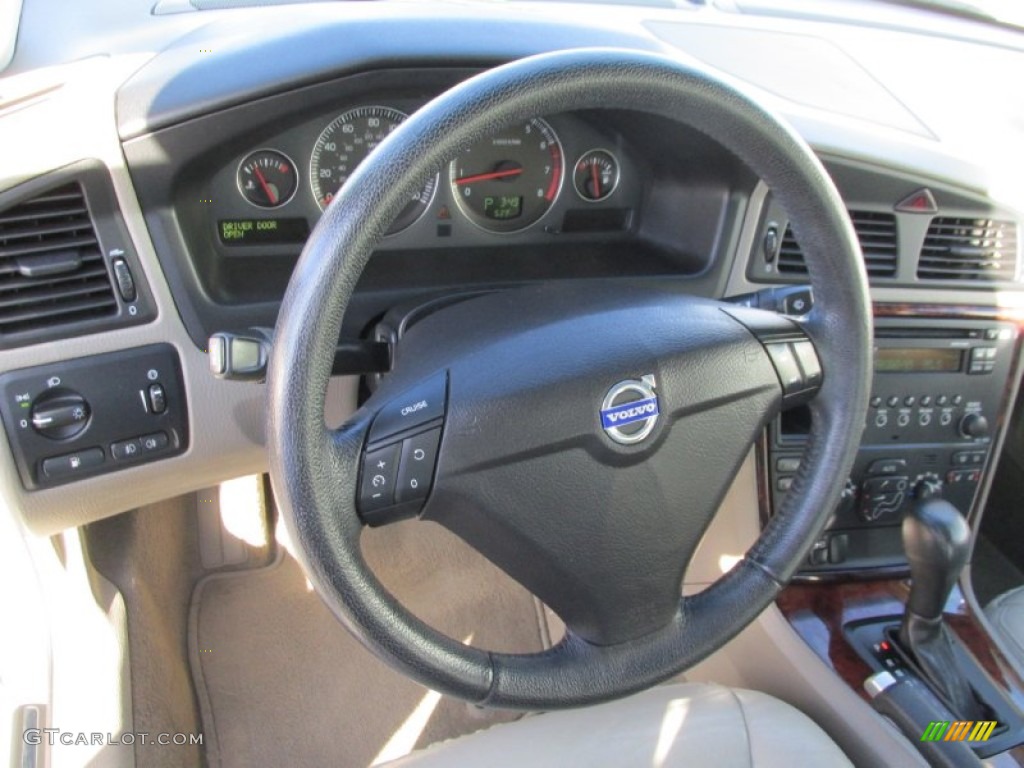 2005 S60 2.5T AWD - Lunar Gold Metallic / Taupe/Light Taupe photo #16