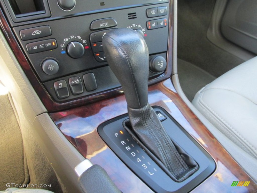 2005 S60 2.5T AWD - Lunar Gold Metallic / Taupe/Light Taupe photo #18
