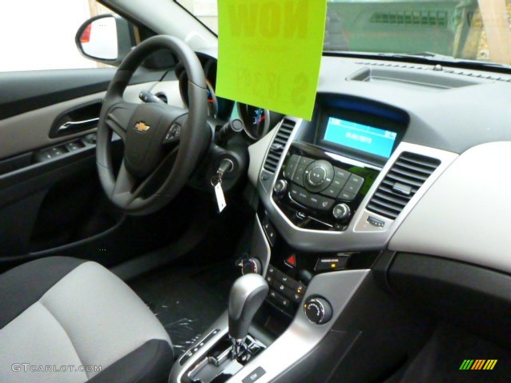 2014 Cruze LS - Summit White / Jet Black/Medium Titanium photo #4