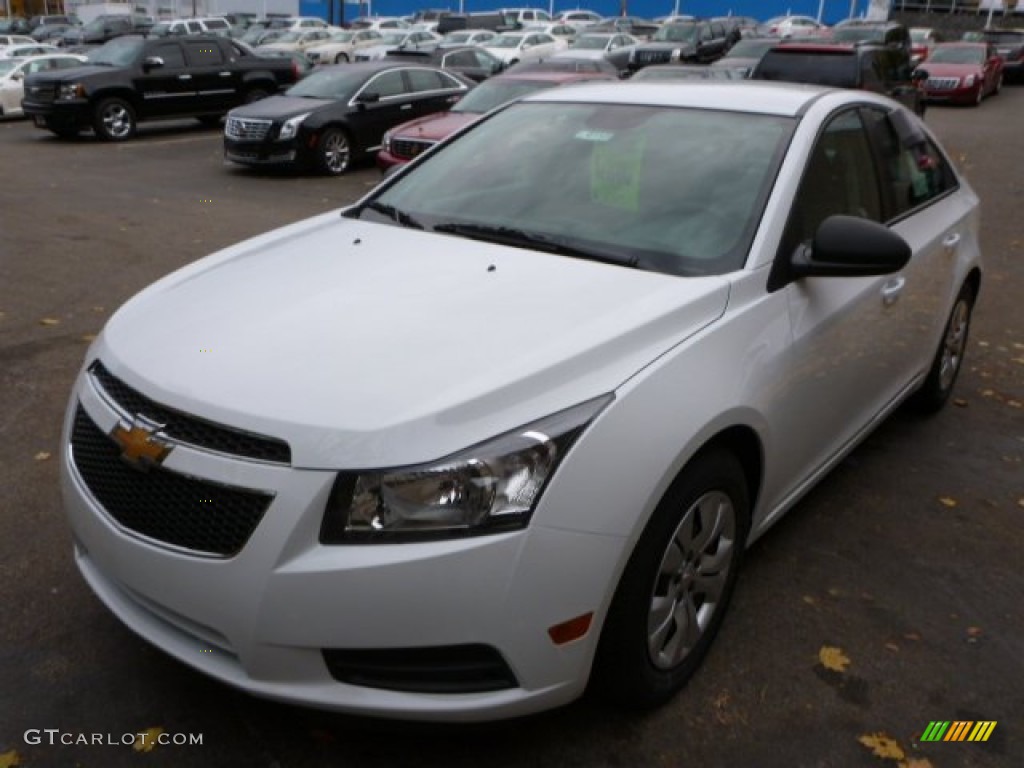 2014 Cruze LS - Summit White / Jet Black/Medium Titanium photo #9