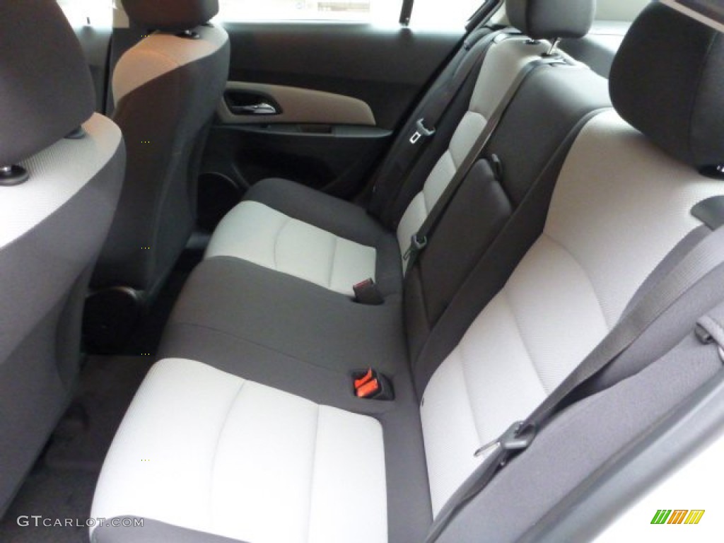 2014 Cruze LS - Summit White / Jet Black/Medium Titanium photo #13