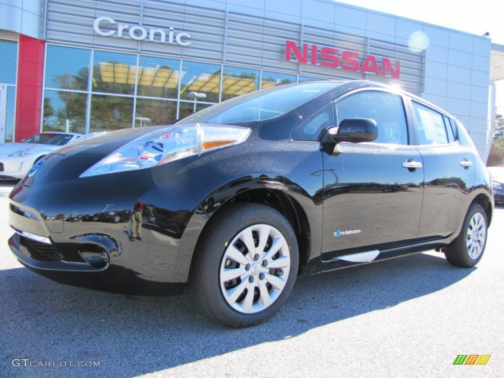 Super Black Nissan LEAF