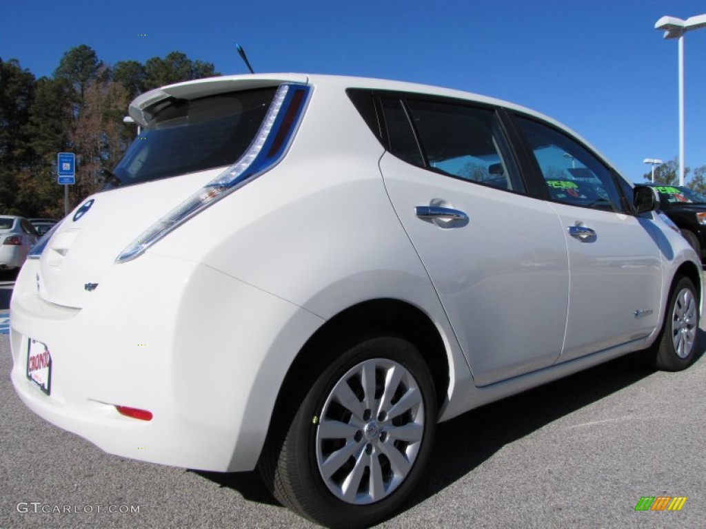 2013 LEAF S - Glacier White / Black photo #4