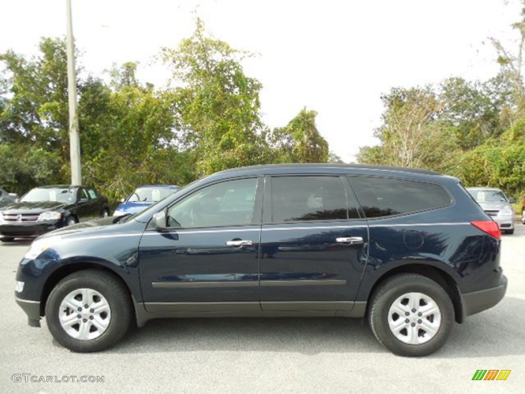 2010 Traverse LS - Dark Blue Metallic / Dark Gray/Light Gray photo #2