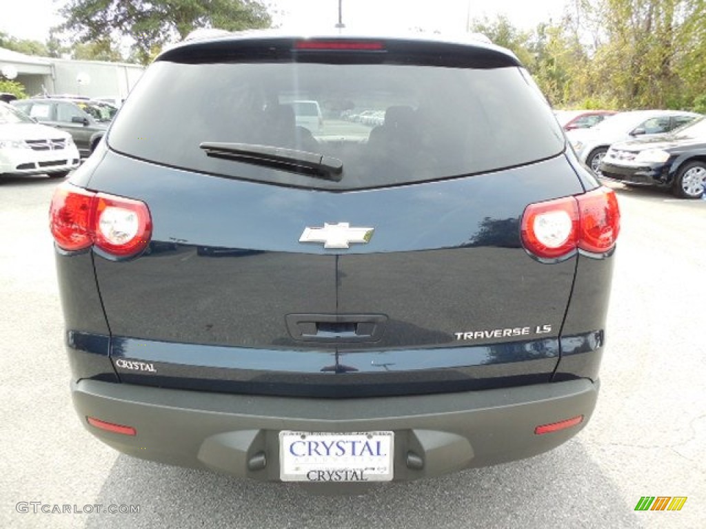 2010 Traverse LS - Dark Blue Metallic / Dark Gray/Light Gray photo #9