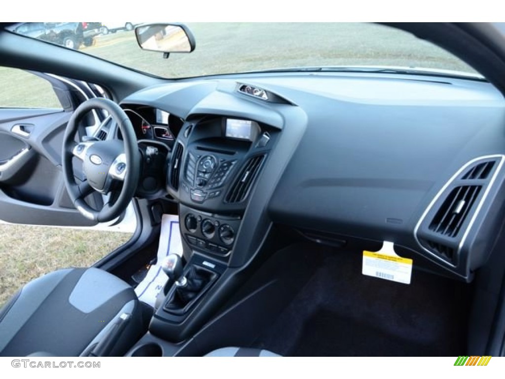 2014 Ford Focus ST Hatchback ST Charcoal Black Dashboard Photo #87929901