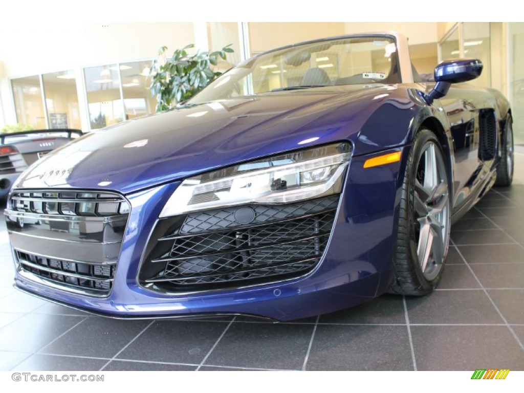 2014 R8 Spyder V10 - Sepang Blue Pearl Effect / Black photo #3