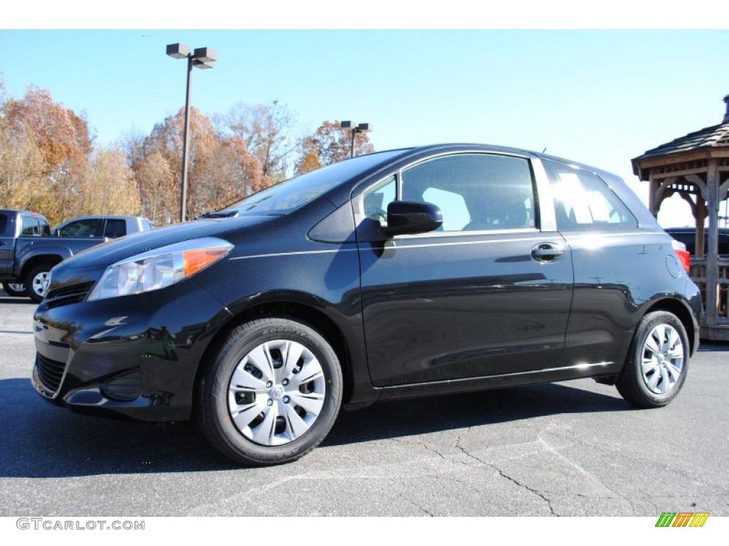 Black Sand Pearl 2014 Toyota Yaris L 3 Door Exterior Photo #87933165