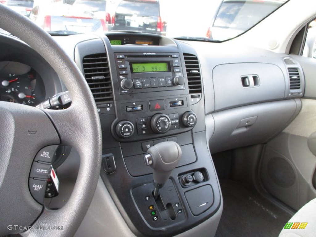 2007 Sedona LX - Silver / Gray photo #14