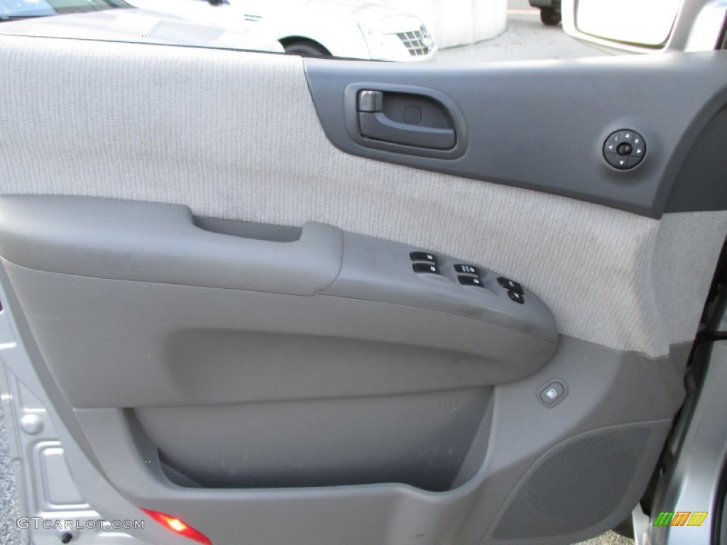 2007 Sedona LX - Silver / Gray photo #24