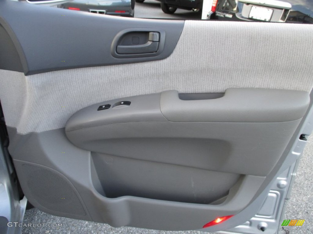2007 Sedona LX - Silver / Gray photo #25