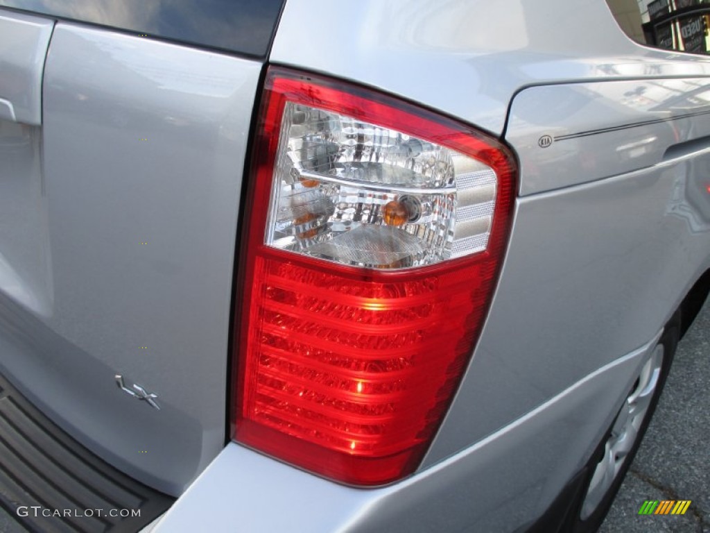 2007 Sedona LX - Silver / Gray photo #26