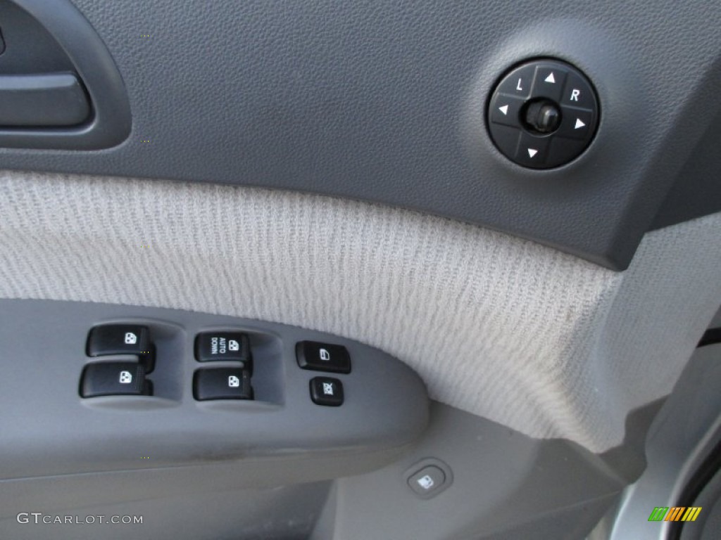 2007 Sedona LX - Silver / Gray photo #28
