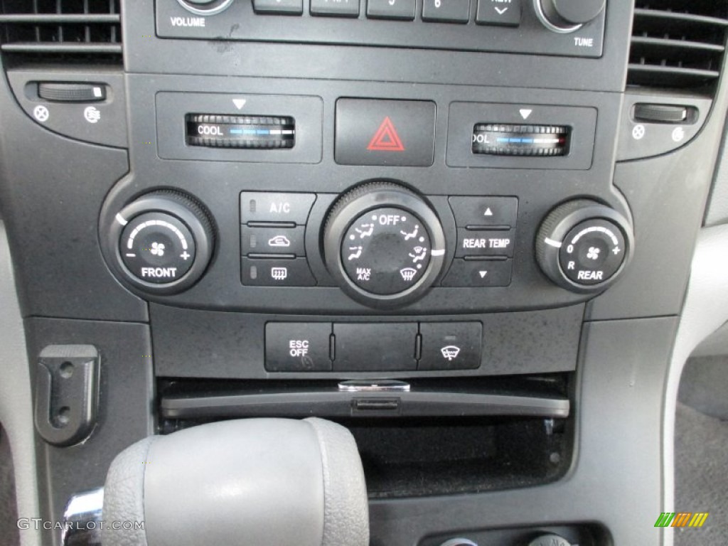 2007 Sedona LX - Silver / Gray photo #31