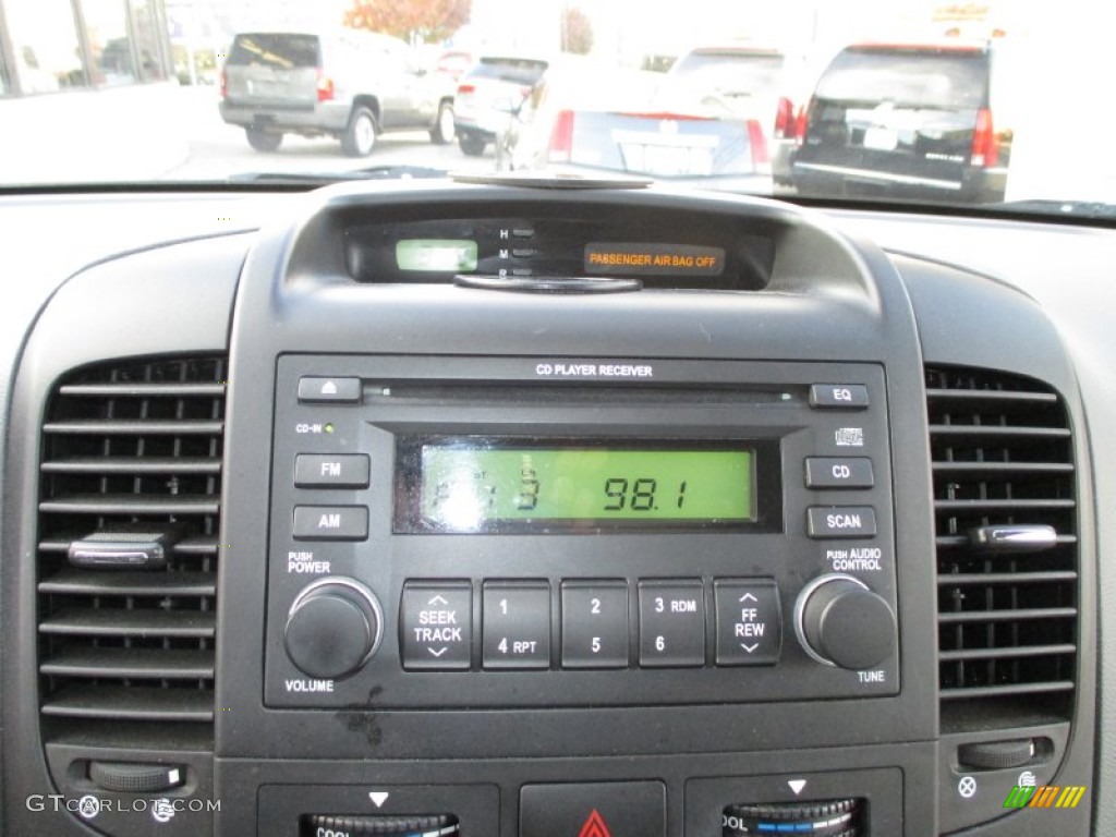 2007 Sedona LX - Silver / Gray photo #32