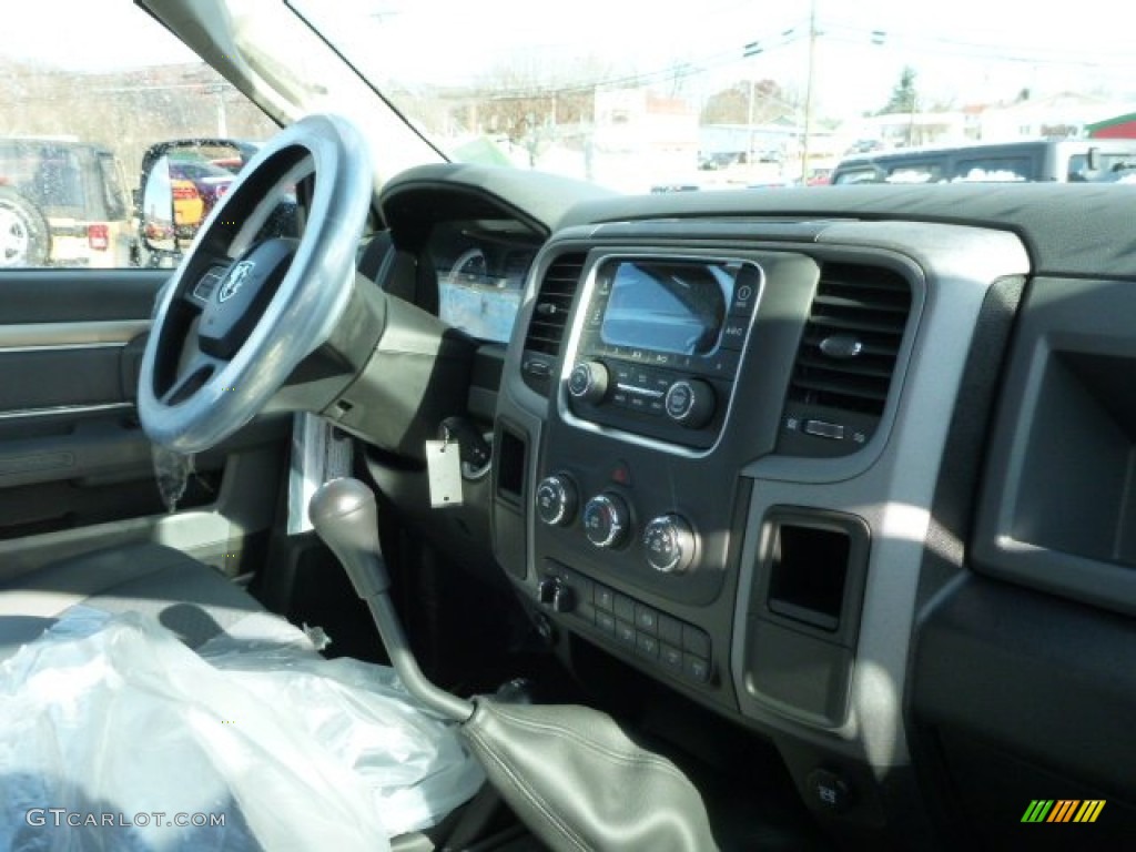 2014 Ram 4500 Tradesman Regular Cab 4x4 Chassis Black/Diesel Gray Dashboard Photo #87939564