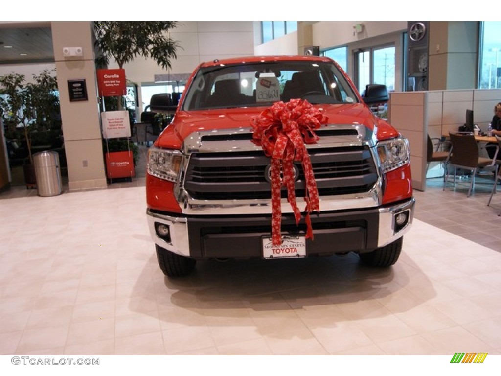 2014 Tundra SR5 Crewmax 4x4 - Radiant Red / Graphite photo #2