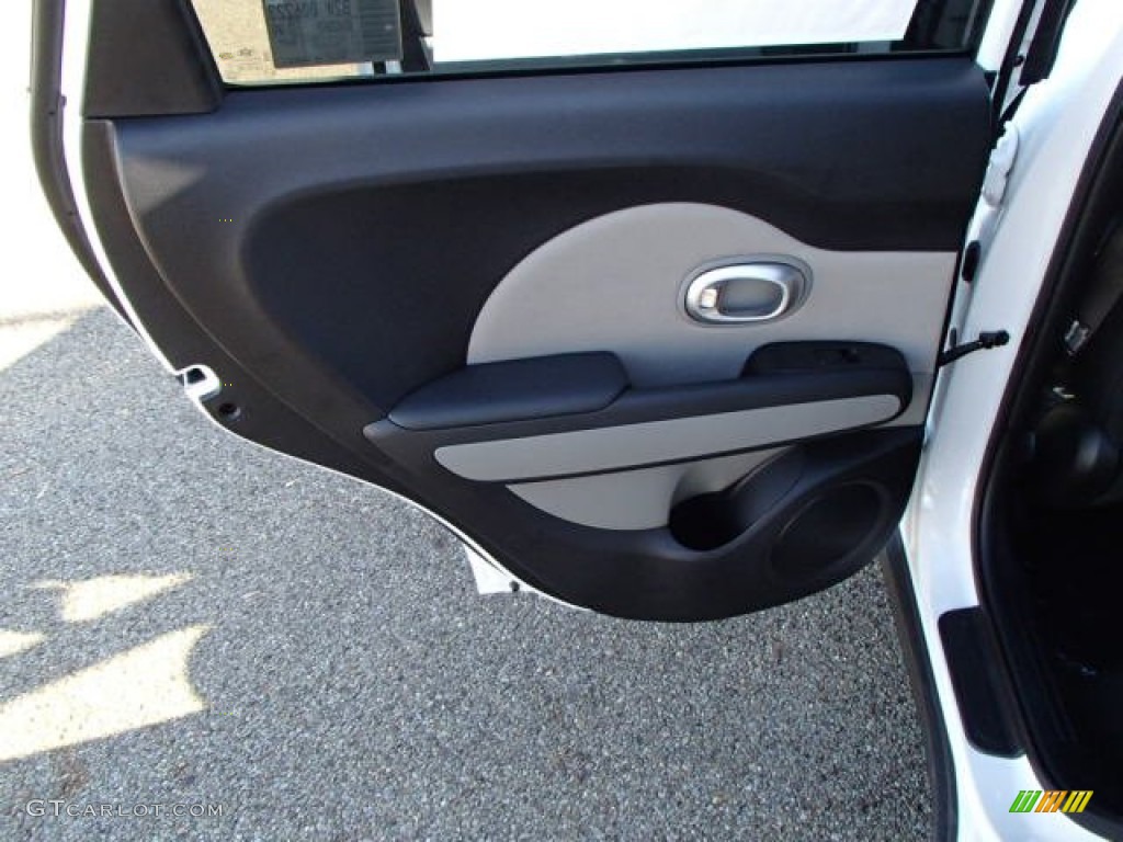 2014 Kia Soul + Gray Two-tone Honeycomb Woven Cloth Door Panel Photo #87948351
