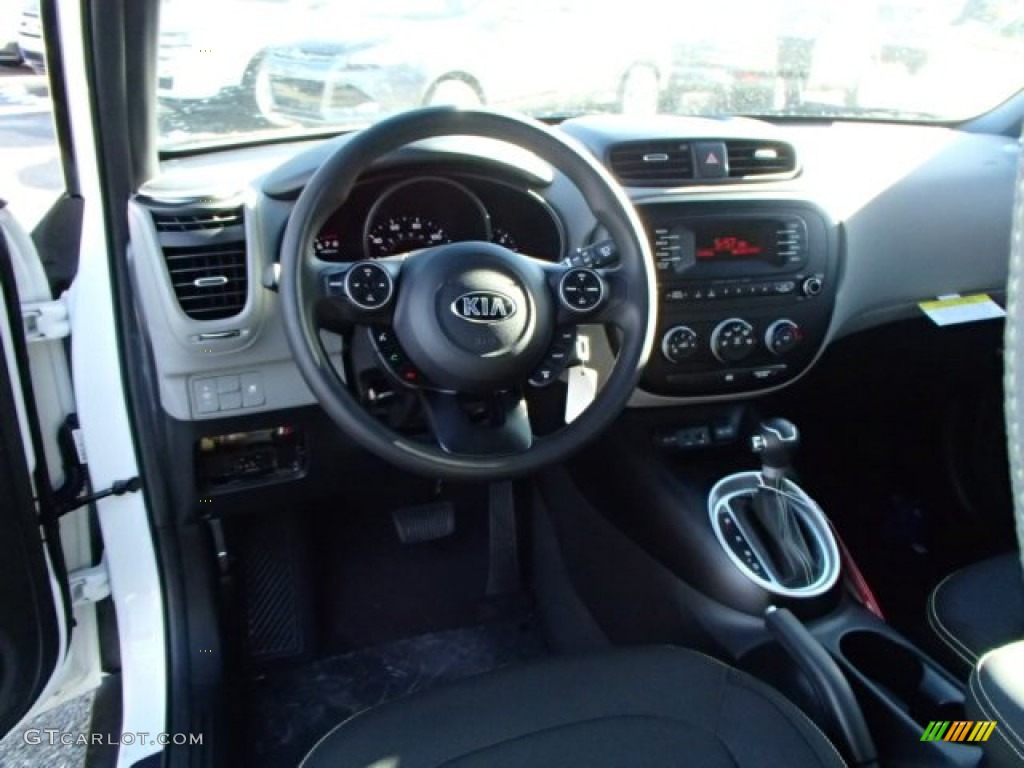 2014 Kia Soul + Gray Two-tone Honeycomb Woven Cloth Dashboard Photo #87948372