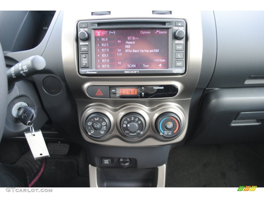 2014 Scion xD Standard xD Model Controls Photo #87959109