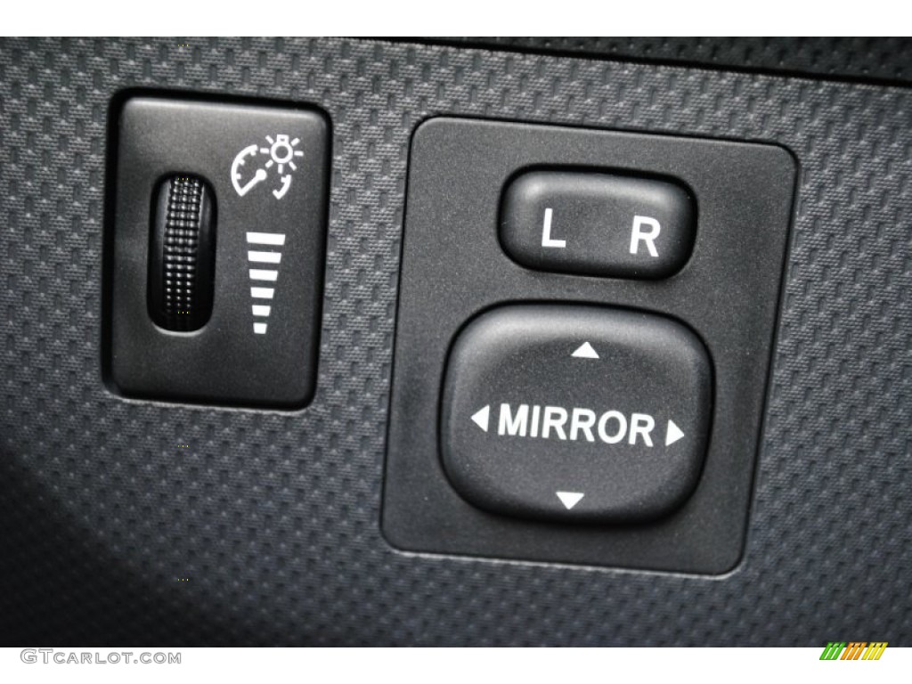 2014 Scion xD Standard xD Model Controls Photo #87959268