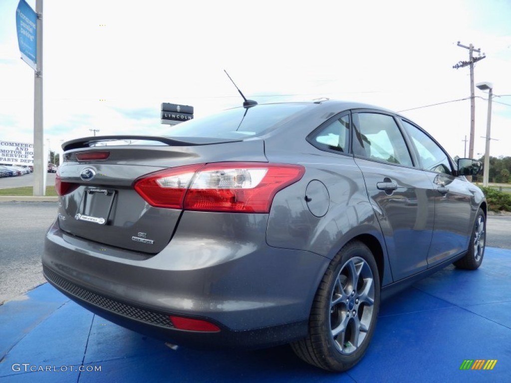 2014 Focus SE Sedan - Sterling Gray / Charcoal Black photo #3