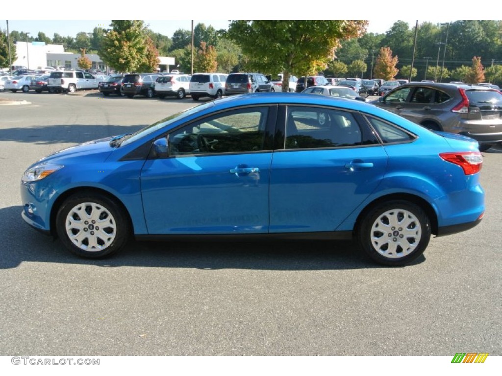 2012 Focus SE Sedan - Blue Candy Metallic / Charcoal Black photo #3