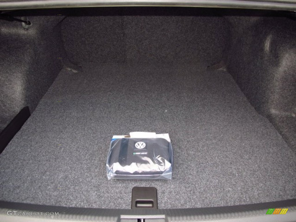 2014 Volkswagen Passat 1.8T S Trunk Photo #87971109