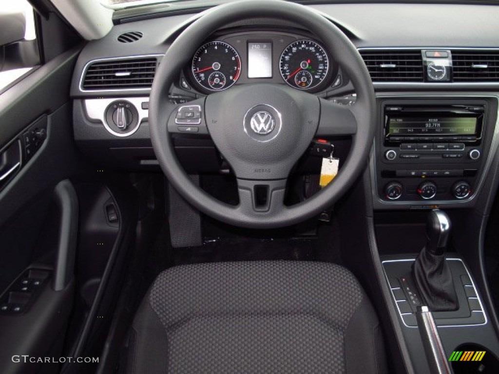 2014 Volkswagen Passat 1.8T S Transmission Photos