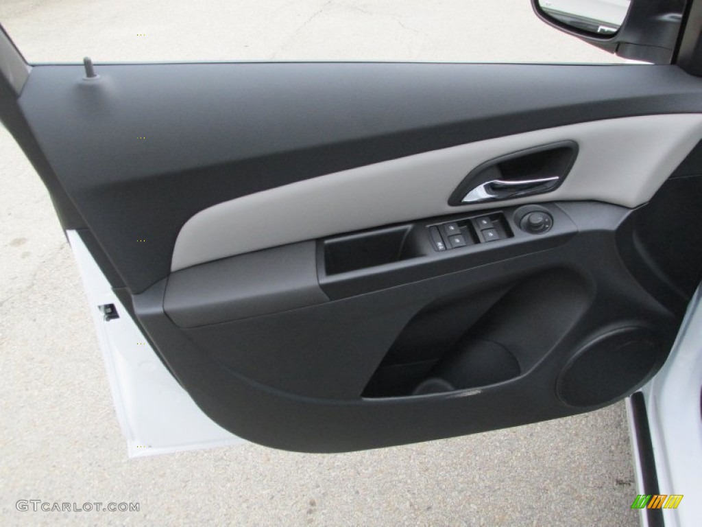 2014 Cruze LS - Summit White / Jet Black/Medium Titanium photo #11