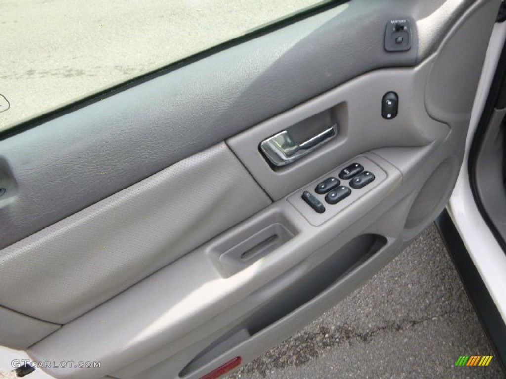 2003 Taurus SE - Vibrant White / Dark Charcoal photo #11