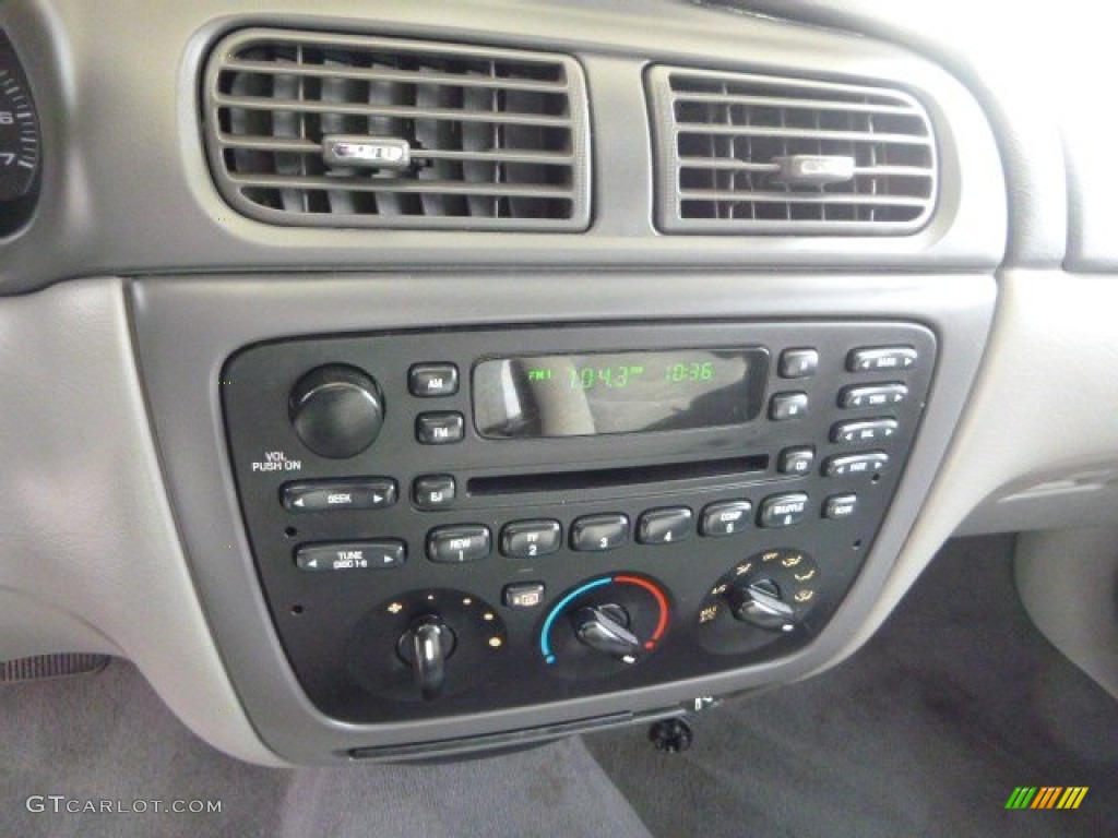 2003 Taurus SE - Vibrant White / Dark Charcoal photo #13