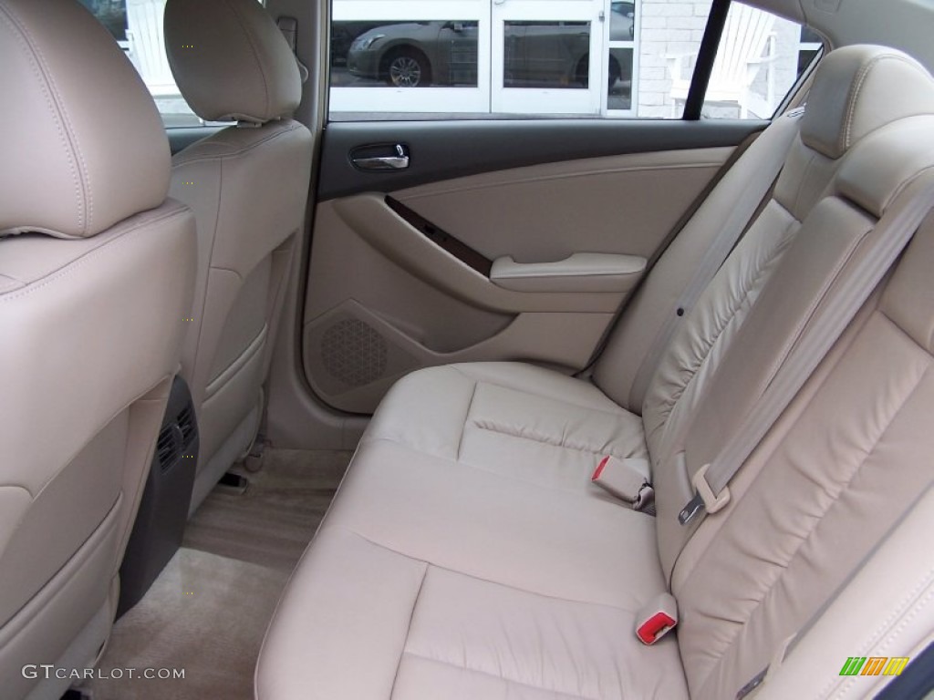 2010 Altima 2.5 SL - Sonoran Sand / Blond photo #13