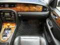 Ebony Black - XJ XJ8 L Photo No. 26