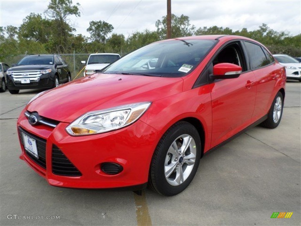 2014 Focus SE Sedan - Race Red / Charcoal Black photo #1