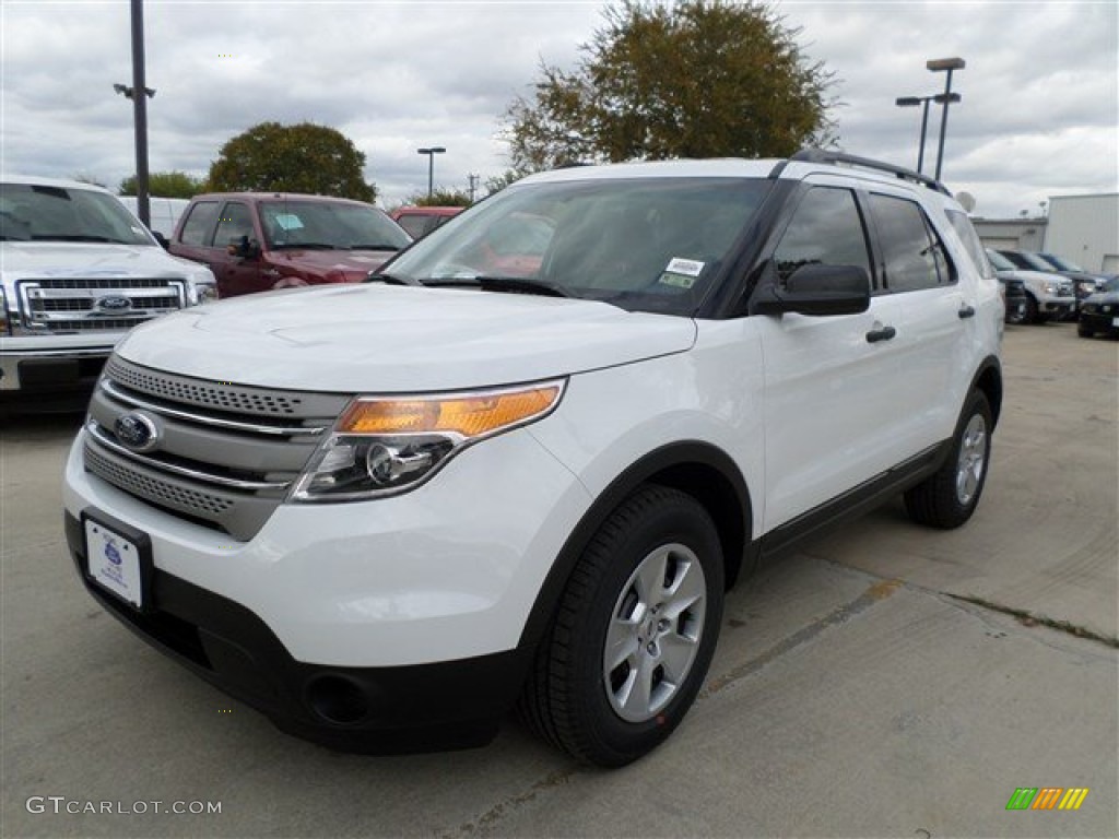 2014 Explorer FWD - Oxford White / Medium Light Stone photo #1