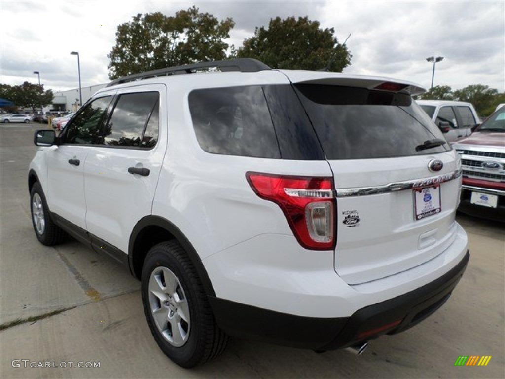 2014 Explorer FWD - Oxford White / Medium Light Stone photo #3