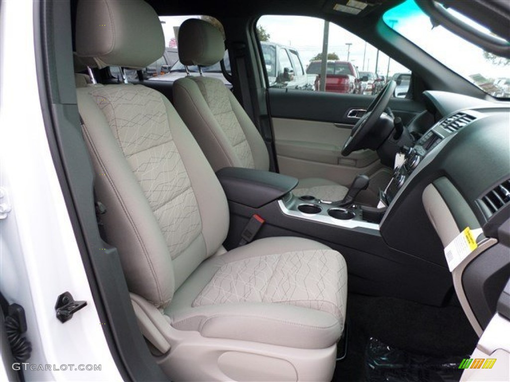 2014 Explorer FWD - Oxford White / Medium Light Stone photo #9