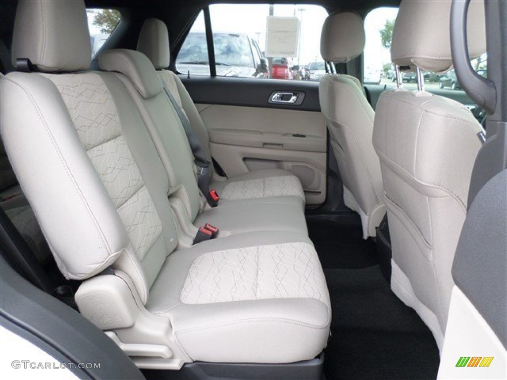 2014 Explorer FWD - Oxford White / Medium Light Stone photo #12