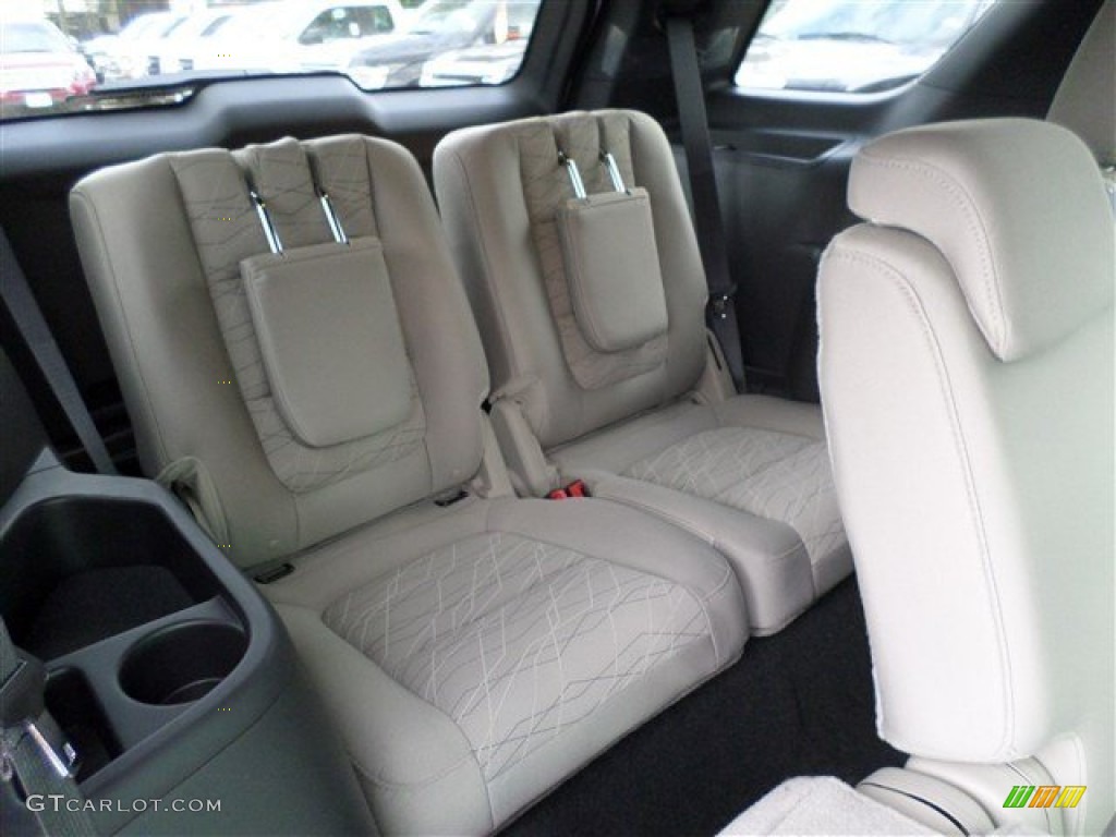 2014 Explorer FWD - Oxford White / Medium Light Stone photo #13