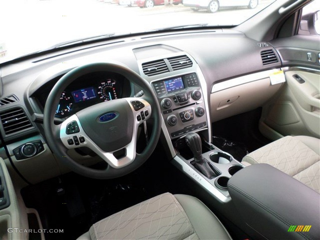 2014 Explorer FWD - Oxford White / Medium Light Stone photo #16