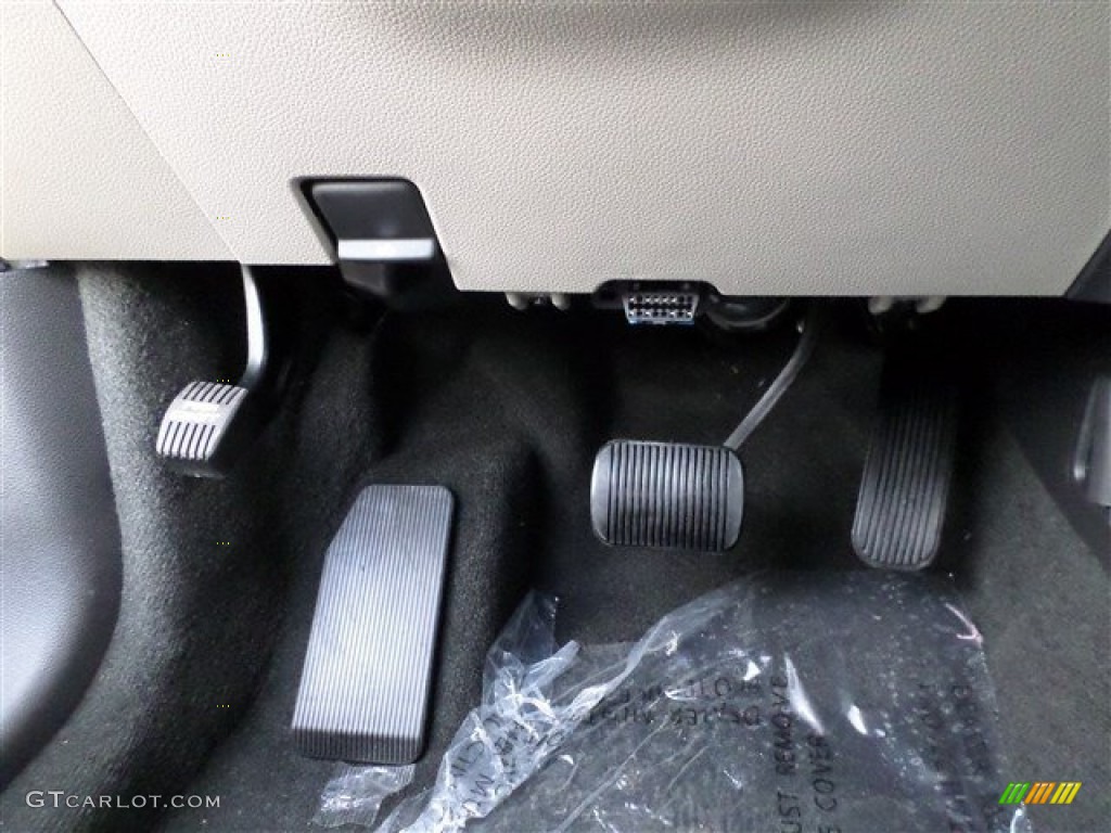 2014 Explorer FWD - Oxford White / Medium Light Stone photo #25