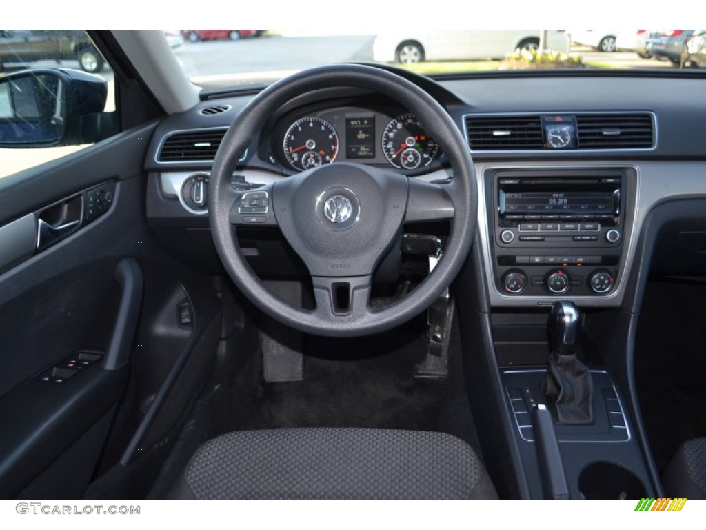 2013 Passat 2.5L S - Night Blue Metallic / Titan Black photo #15