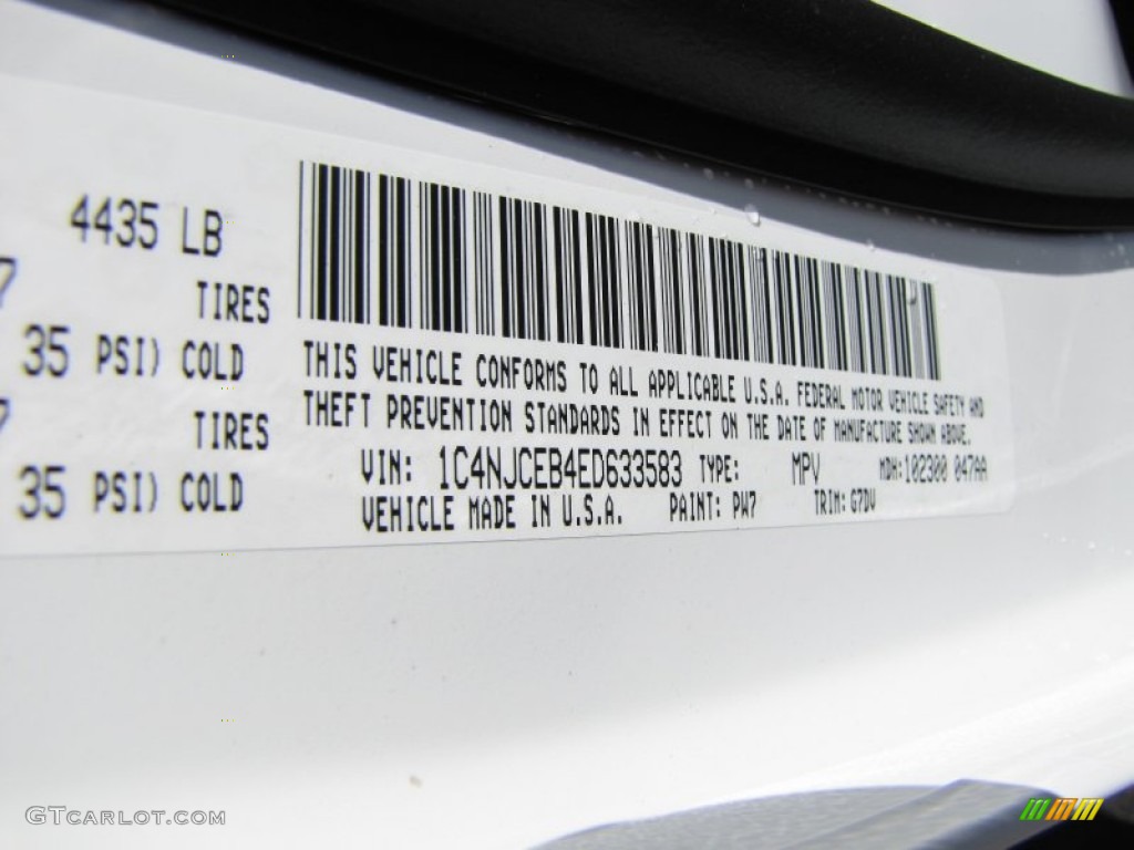 2014 Compass Latitude - Bright White / Dark Slate Gray photo #10