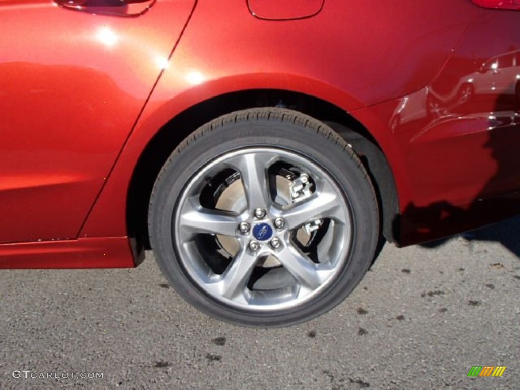 2014 Ford Fusion SE Wheel Photos